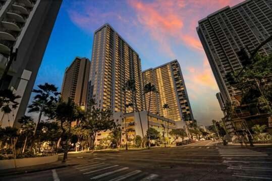 Deluxe 32Nd Floor Condo - Gorgeous Ocean Views, Free Wifi & Parking! Honolulu Exterior foto